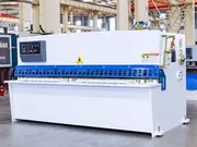 QC12K makine fabrika ortamında